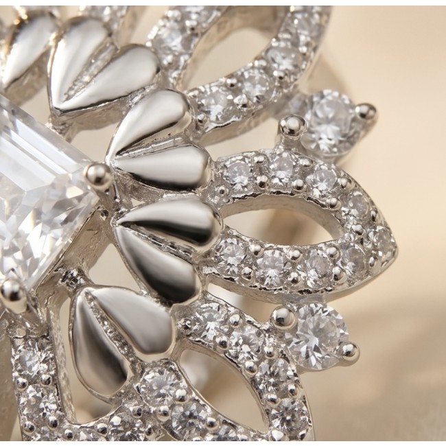 Isabella authentic 6.8 carat White Topaz .925 Sterling Silver handcrafted ring size 8 - Close-up of Isabella White Topaz and Sterling Silver detailing.