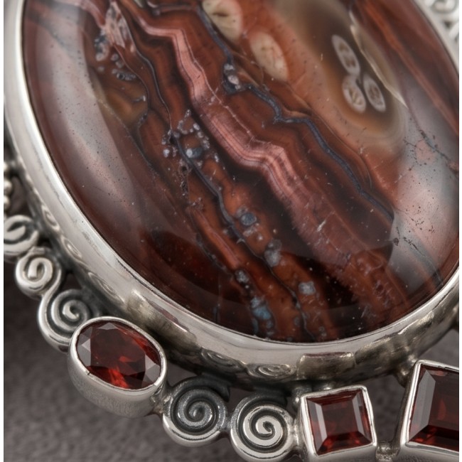 Incredible quality Silky Golden Tigers Eye .925 Sterling Silver handmade Pendant - Close-up of silky golden tiger's eye with ornate sterling silver setting