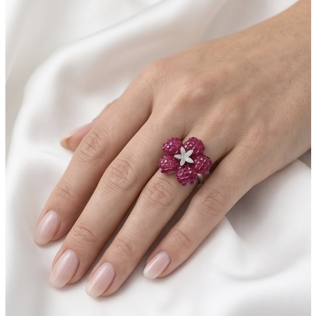 Luxurious - natural - mystery setting - 25.5 carat Ruby .925 Sterling Silver handmade Statement Ring size 8 1/4 - Ruby flower ring, 25.5 carats, worn on hand, highlighting intricate design.