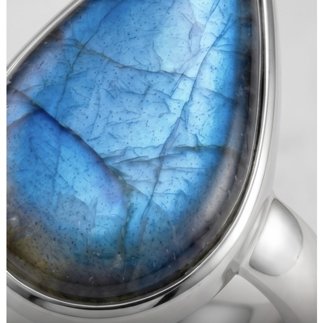Shimmering Natural Labradorite .925 Sterling Silver handcrafted Large ring size 8 adjustable - Close-up of shimmering labradorite stone set in .925 sterling silver.