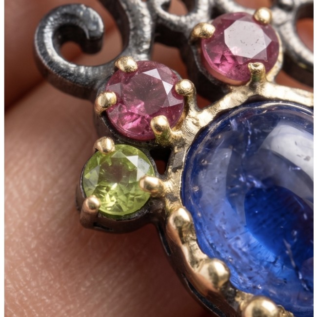 Summer Fiesta 9.5 carat natural Tanzanite black rhodium over .925 Sterling Silver Handcrafted Pendant - Close-up of gemstones in Summer Fiesta Tanzanite jewelry piece.