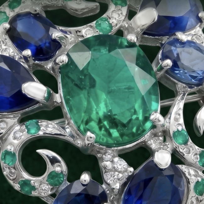 Giovanna - Victorian style - 29.5 carat Authentic Emerald .925 Sterling Silver handcrafted Pendant Brooch - Close-up of Giovanna Victorian style jewelry with emerald and sapphire stones