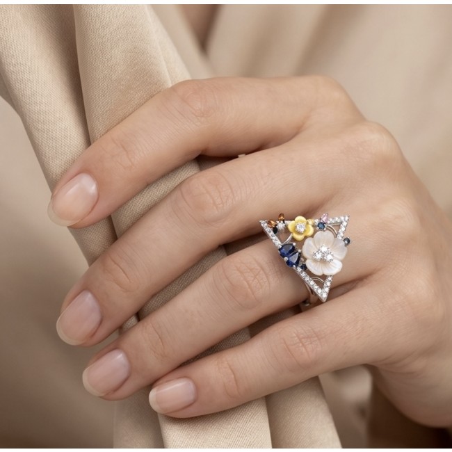 Blister Pearl .925 Sterling Silver brilliantly handcrafted ring s. 8 - Triangular floral Blister Pearl ring worn on hand.