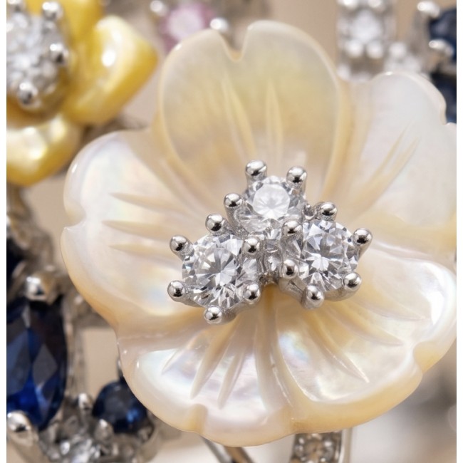 Blister Pearl .925 Sterling Silver brilliantly handcrafted ring s. 8 - Close-up of blister pearl flower with silver and diamond accents.