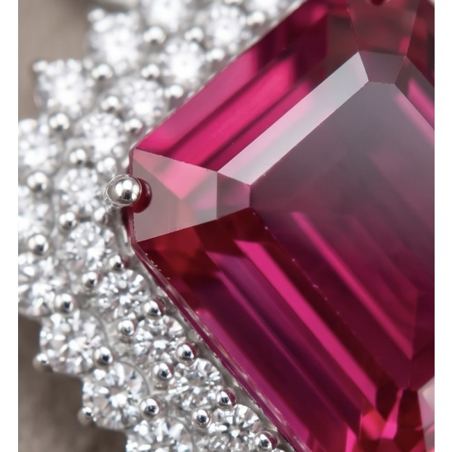 Pink Legacy Luxurious baquette cut 45.8 carat Fuchsia Pink Sapphire .925 Sterling Silver handcrafted Statement pendant - Close-up of luxurious 45.8 carat fuchsia pink gemstone and diamonds