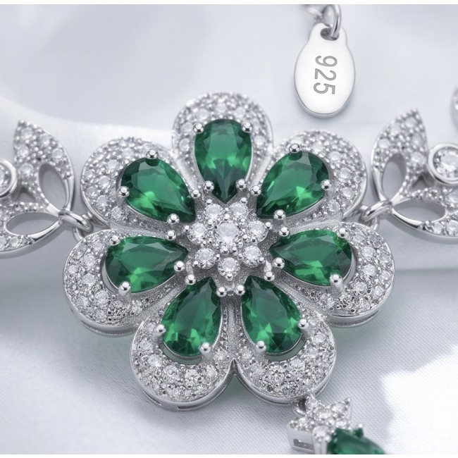 Giovanna - Authentic 10.9 carat Colombian Emerlad .925 Sterling Silver handcrafted Statement necklace - Close-up of Giovanna Colombian emerald sterling silver flower pendant