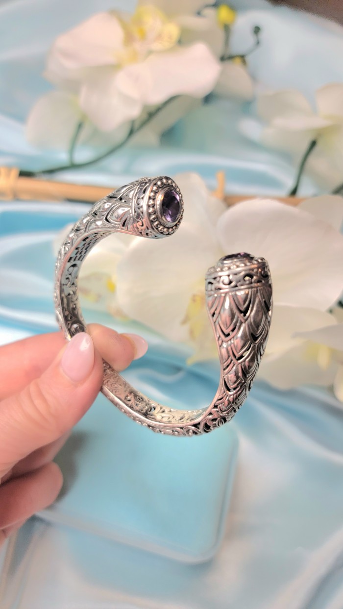 Heavy and Solid 49.8 grams authentic Amethyst .925 Sterling Silver handcrafted bracelet - Ornate silver bracelet with amethyst, side view close-up.