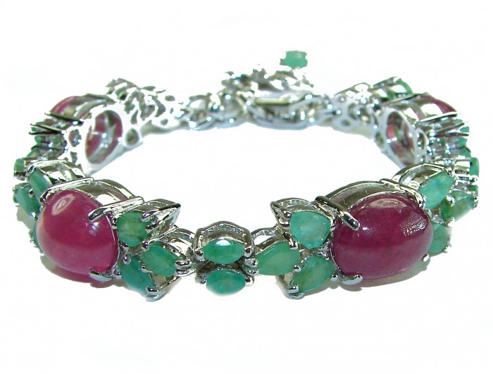Puertas Ruby 40.8 carat Ruby Emerald .925 Sterling Silver handcrafted Bracelet - Bracelet with rubies and emeralds, side view.