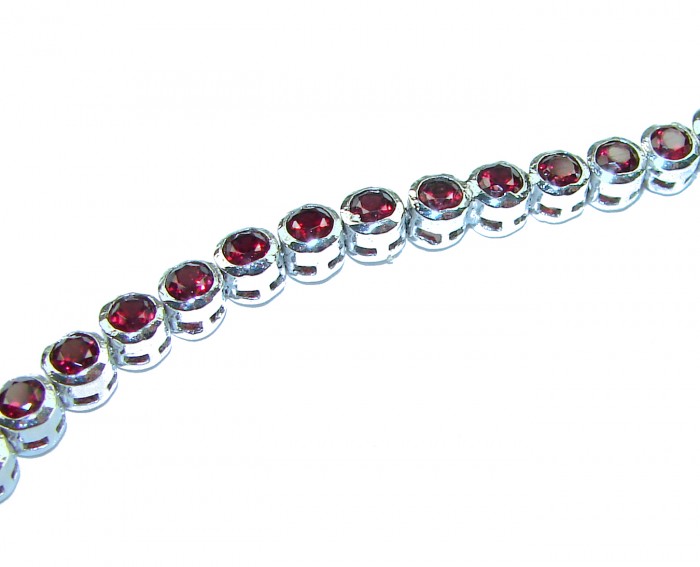 Penelope authentic 12.5 CARAT GARNET .925 Sterling Silver handcrafted bracelet - Close-up of garnet stones in a sterling silver bracelet.