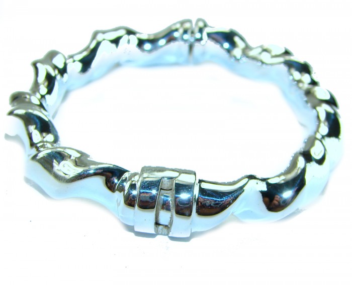 Fancy .925 Sterling Silver handcrafted Statement Italy made Bracelet - Silver bracelet close-up, wavy design, handcrafted in Italy.