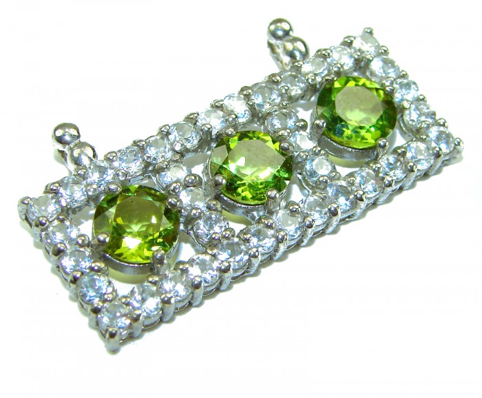Mystery 22.6 carat Green Peridot .925 Sterling Silver handcrafted pendant - Close-up of 22.6 carat green Peridot on .925 Sterling Silver setting.