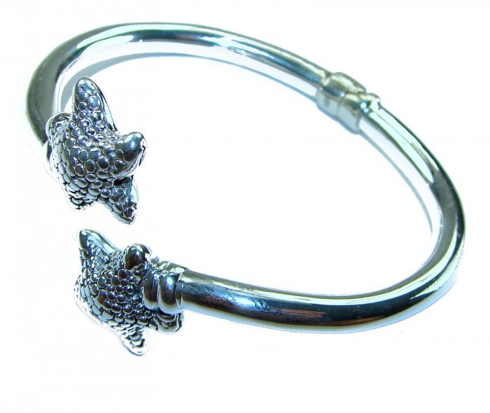 Seaside Italy made Starfish Bracelet in best quality .925 Sterling Silver - Close-up of Seaside Italy Starfish Bracelet in silver.