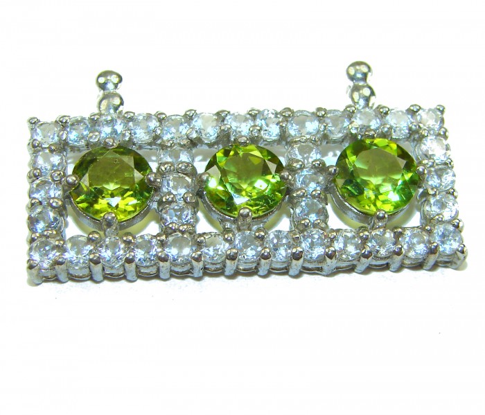 Mystery 22.6 carat Green Peridot .925 Sterling Silver handcrafted pendant - Close-up of 22.6 carat green peridot in .925 sterling silver setting.