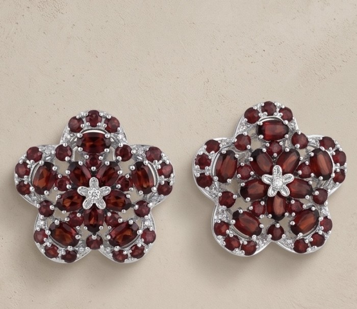 María Rosa - Real Art - Natural 14.2 carat Garnet .925 Sterling Silver handcrafted Statement earrings - Floral garnet earrings, front view, .925 silver, 14.2 carat stones.