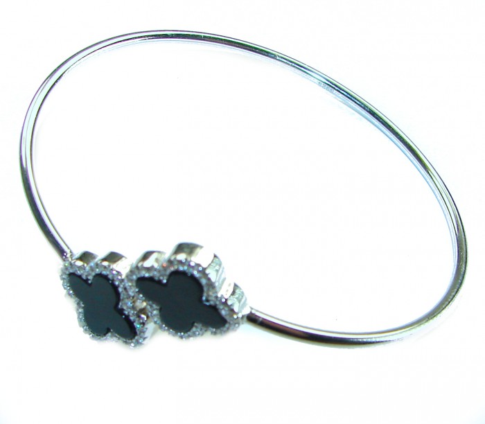 A black four-leaf clover Onyx .925 Sterling Silver handcrafted Bracelet - Silver bracelet with black four-leaf clover detail, side view.