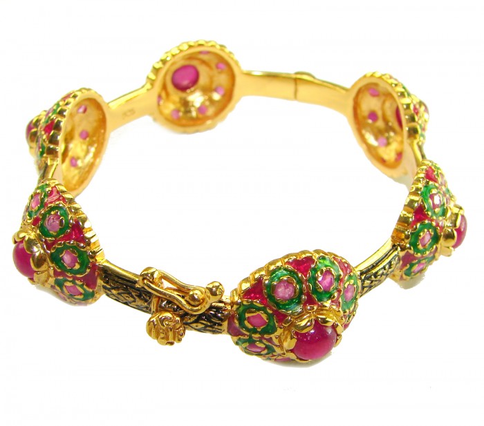 Victoria Authentic 20.5 carat natural Ruby .925 Sterling Silver brilliantly dipped in real 18K Gold handcrafted Statement Bracelet - Gold bracelet with ruby detail and clasp close-up.
