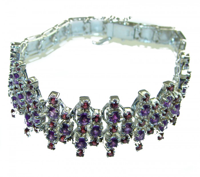 Great Masterpiece 103.5 carat genuine authentic Amethyst .925 Sterling Silver handmade Statement Bracelet - Side view of Amethyst bracelet showing stones and setting detail.