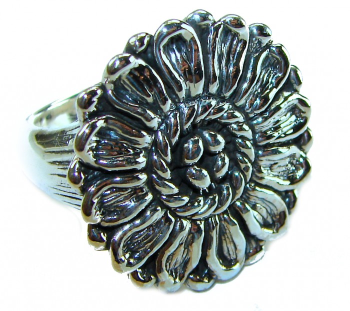 Precious SunFlower Bali made .925 Sterling Silver handcrafted Ring s. 8 - Sterling silver sunflower ring, top view showing petal details.