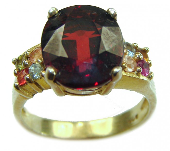 Passion 10.5 carat round cut Red Garnet .925 Sterling Silver handcrafted ring; s. 6 1/2 - Close-up of a garnet ring with multicolored side stones.