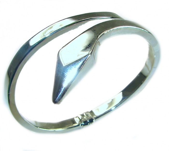 Snake - highly polished Italy made Bracelet in best quality .925 Sterling Silver - Snake-shaped polished bracelet, Italy-made, top view.