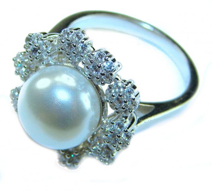White Flower Blister Pearl .925 Sterling Silver brilliantly handcrafted ring s. 6 1/4 - Side view of white pearl ring with flower design in sterling silver