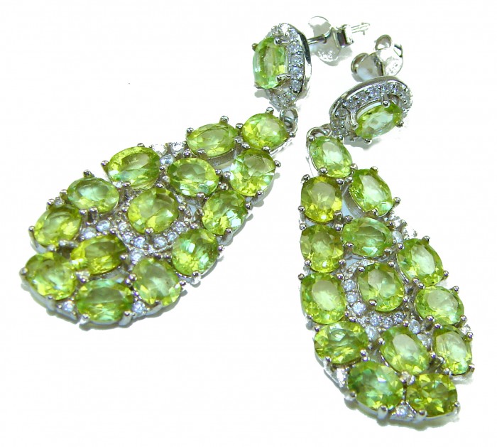 Fiesta Authentic 27.5 carat Peridot .925 Sterling Silver brilliantly handcrafted Statement earrings - Close-up of Fiesta Authentic 27.5 carat Peridot .925 Sterling Silver earrings