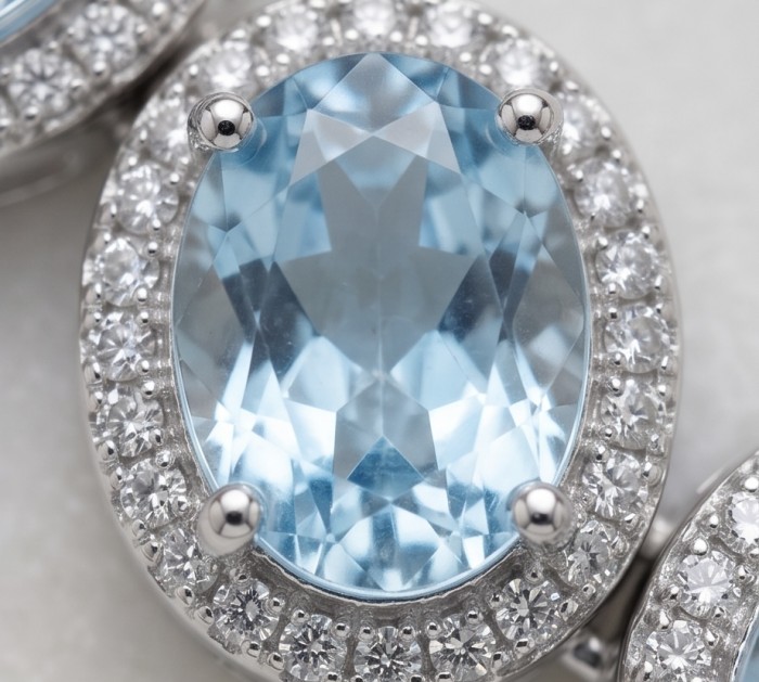 Tiffany - Magnificent 41.5 carat Swiss Blue Topaz .925 Sterling Silver handcrafted Bracelet - Stone close-up of Swiss Blue Topaz in sterling silver setting.