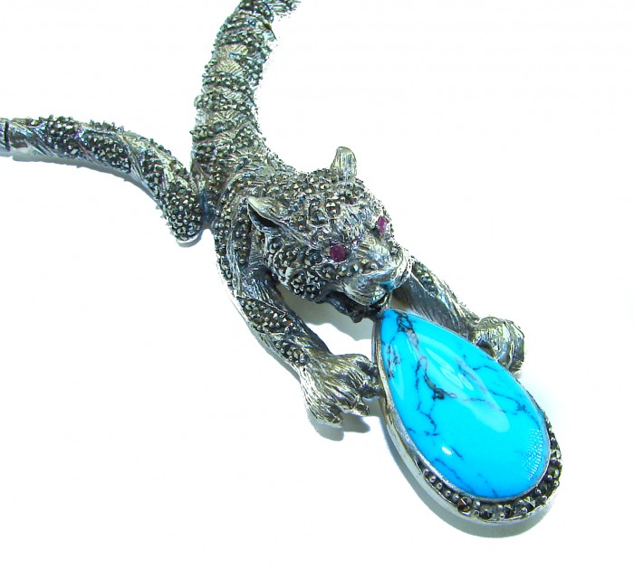 La panthere Turquoise Marcasite .925 Sterling Silver handcrafted SPECTACULAR necklace - Panther pendant with turquoise stone detail, top view.