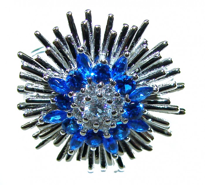 Supervona - Authentic 4.5 carat Sapphire .925 Sterling Silver handcrafted Ring size 6 - Close-up of Supervona sapphire ring with sterling silver setting
