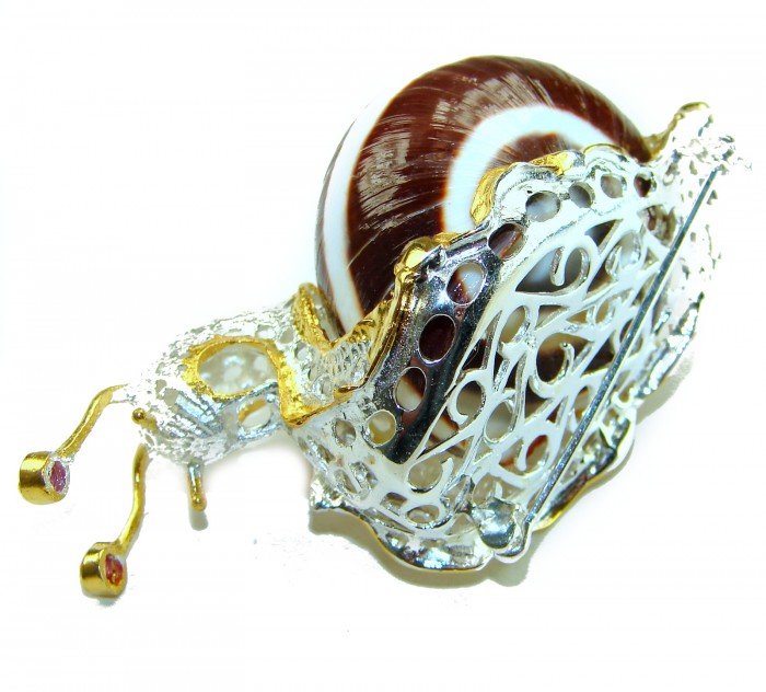 LARE Snail - Ocean Shell 18k Gold over .925 Sterling Silver handcrafted Pendant Brooch - Side view of LARE Snail jewelry, gold and silver details visible