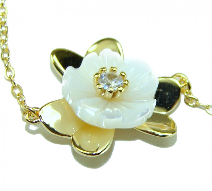 Floral design Blister Pearl 14K Gold over .925 Silver handmade Bracelet - Floral design pendant close-up, Blister Pearl, 14K Gold over .925 Silver