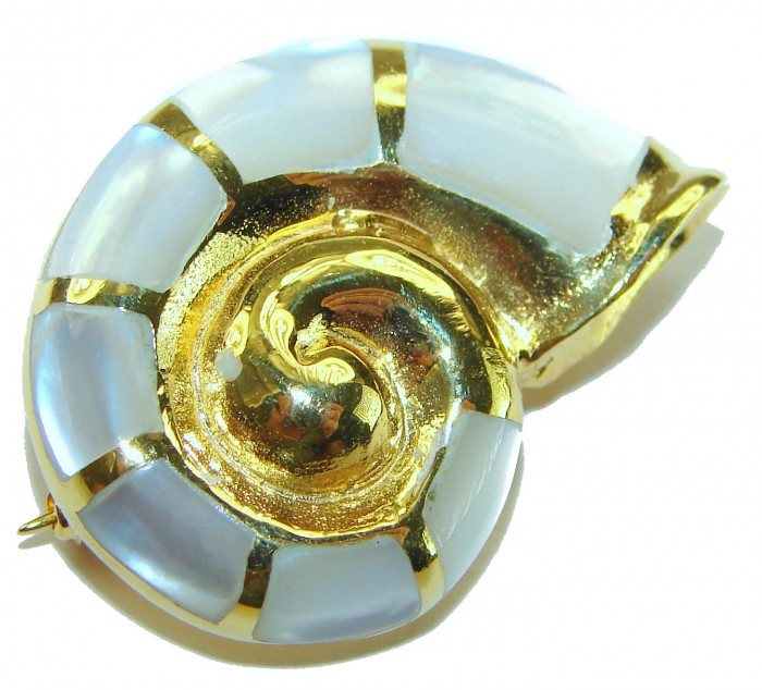 Precious Blister Pearl .925 Sterling Silver .925 Sterling Silver dipped in 18K Gold Pendant Brooch - Top view of a blister pearl and gold spiral brooch.