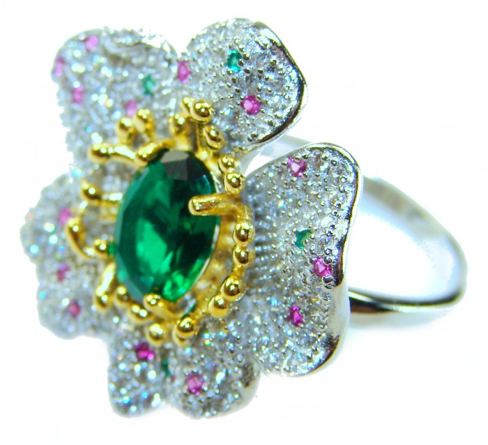 FLOWER - 4.8 carat Authentic Emerald 2 TONES .925 Sterling Silver Handcrafted Ring size 6 1/4 - Flower-shaped emerald ring, stone close-up, two-tone sterling silver