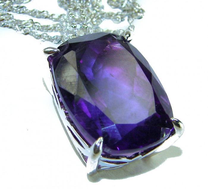 A Heritage in Bloom - Italy made 25.5 carat genuine Amethyst handmade necklace - Close-up of 25.5 carat genuine amethyst pendant with silver chain