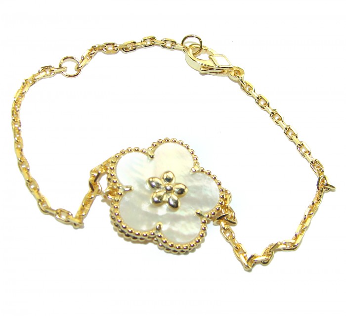Fantastic Blister Pearl 14K Gold over .925 Silver handmade Bracelet - Gold bracelet with flower pendant, top view.