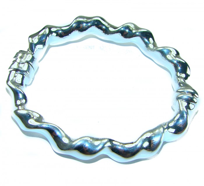 Precious Italy made Authentic .925 Sterling Silver handmade Bracelet - Wavy .925 sterling silver bracelet, top view.