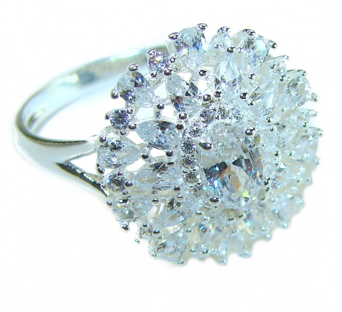 Art Deco 11.2 carat White Topaz .925 Silver handcrafted Cocktail Ring s. 9 - Close-up of Art Deco white topaz and silver ring displaying intricate design