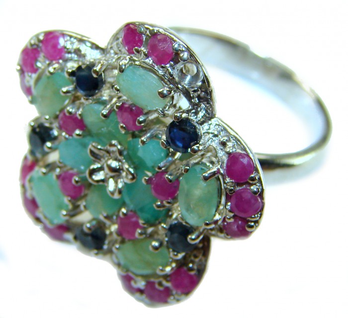 Giovanna - Authentic 17.9 carat COLOMBIAN EMERALD .925 Sterling Silver dipped in rhodium handcrafted Statement Ring size 7 - Close-up of floral design ring with emerald and multi-colored gemstones.