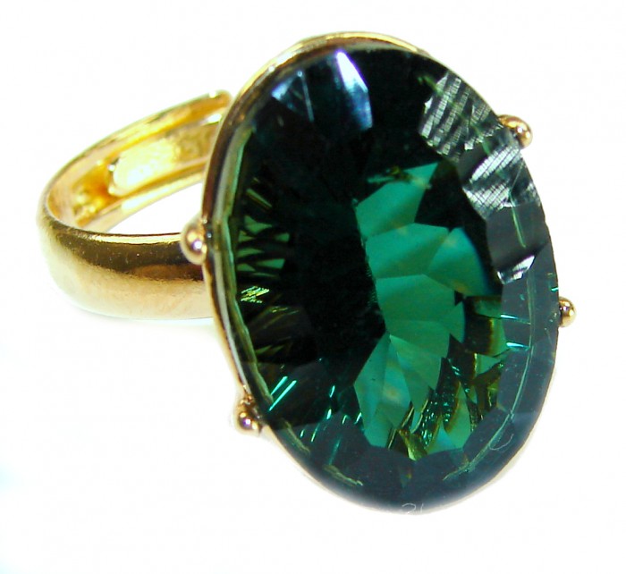 Exotic Beauty oval cut 17.5 carat Helenite .925 Sterling Silver dipped in Real Gold handmade Ring s. 9 - Oval cut 17.5 carat Helenite ring, side view close-up.