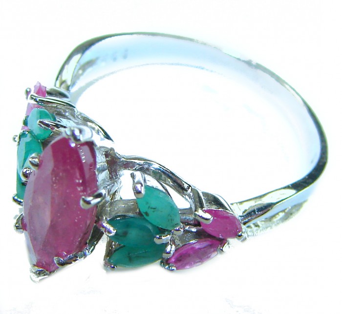 Authentic 5.3 carat Ruby .925 Sterling Silver handmade Cocktail Ring s. 7 - Close-up of sterling silver ring with rubies and emeralds.