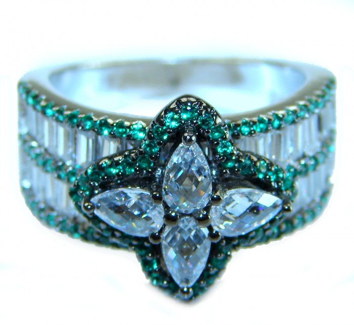 Art Deco - 12.8 carat Authentic Emerald .925 Sterling Silver Handcrafted Ring size 7 - Close-up of Art Deco emerald and diamond sterling silver ring