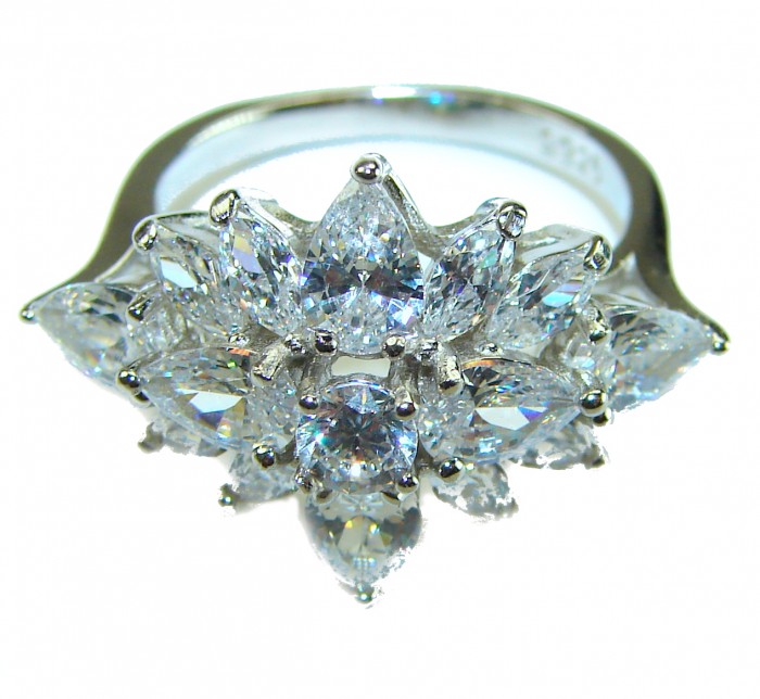 Luxurious 18.2 carat White Topaz .925 Sterling Silver handcrafted Ring s. 7 1/2 - Close-up of 18.2 carat white topaz ring in sterling silver.