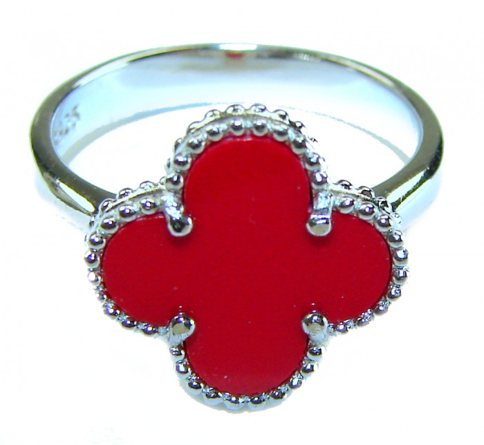 A four-leaf clover Coral .925 Sterling Silver handcrafted ring s. 8 - Four-leaf clover coral ring, top view, .925 sterling silver.
