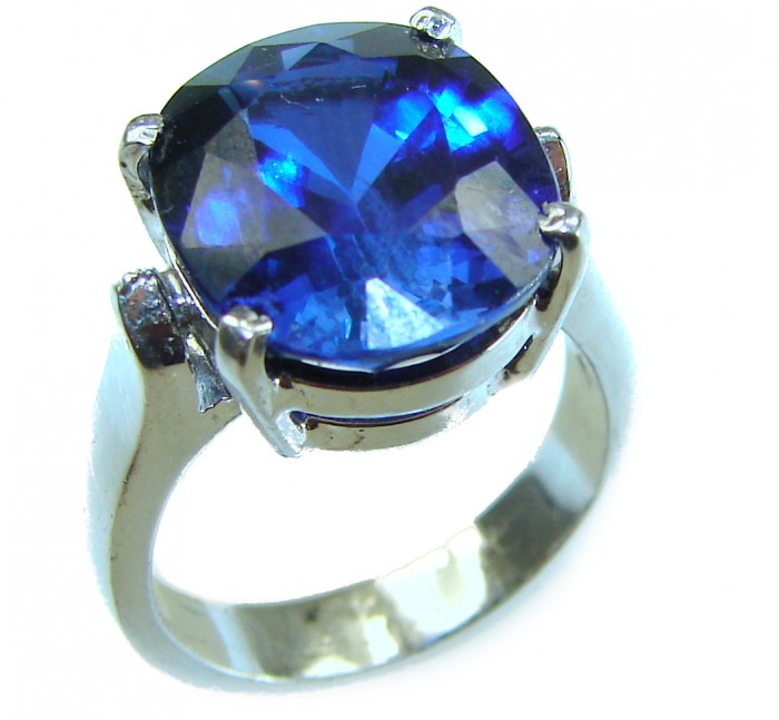 Authentic 18.5 carat Kyanite .925 Sterling Silver handcrafted Ring size 6 1/2 - Close-up of 18.5 carat Kyanite ring in .925 Sterling Silver setting.