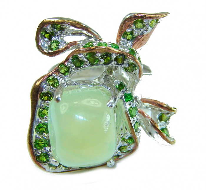 MAGIG FLOWER Best quality Prehnite .925 Sterling Silver handcrafted LARGE Ring Size 9 - Close-up of MAGIG FLOWER Prehnite in sterling silver setting.