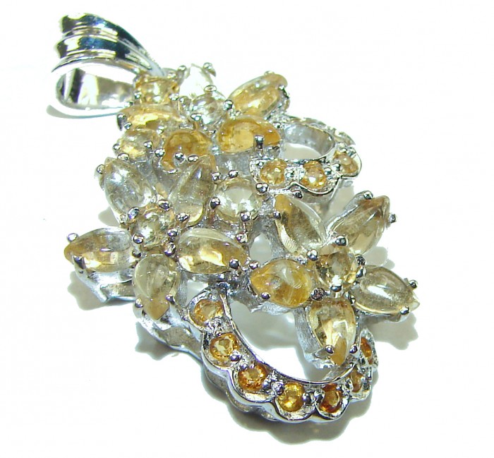 Splendid 110.5 carat Citrine .925 Sterling Silver Handcrafted Statement pendant - Close-up of Splendid 110.5 carat Citrine in .925 Sterling Silver Pendant