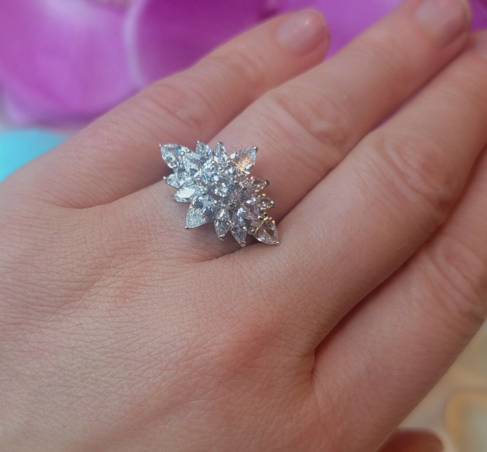 Luxurious 18.2 carat White Topaz .925 Sterling Silver handcrafted Ring s. 7 1/2 - Luxurious white topaz ring on hand, showcasing intricate design
