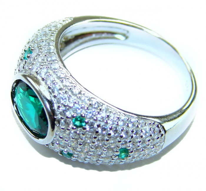 Vintage style - 3.5 carat Emerald .925 Sterling Silver handcrafted Statement ring size 6 - Side view of emerald ring with sparkling details.