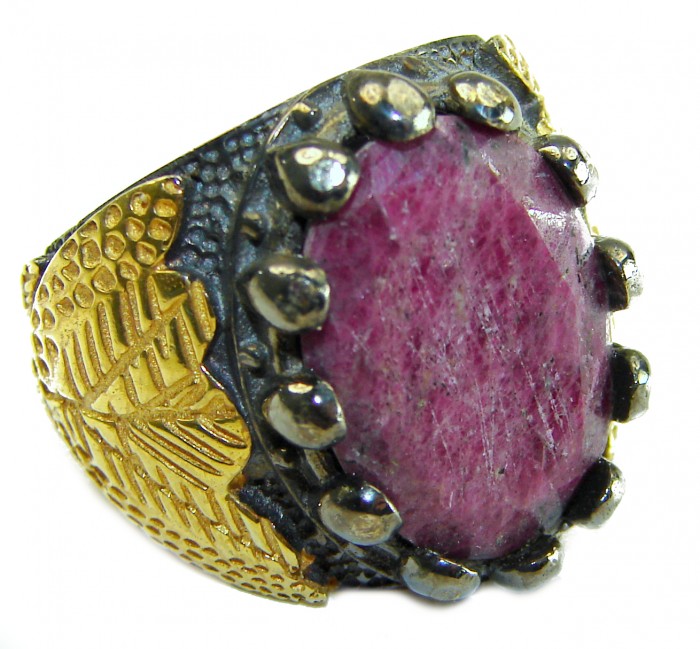 VINTAGE Beauty 18.9 carat natural Kashmir Ruby 18K Gold Black Rhodium over .925 Sterling Silver Huge handcrafted Ring s. 8 1/4 - Close-up of vintage Kashmir ruby ring with gold detailing.