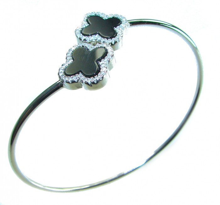 A black four-leaf clover Onyx .925 Sterling Silver handcrafted Bracelet - Close-up of a black onyx four-leaf clover sterling silver bracelet.